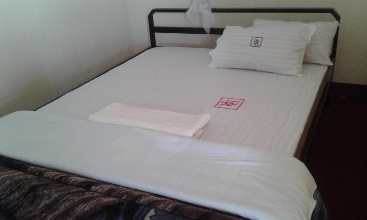 Brisk Hotel Triangle Njeru Экстерьер фото