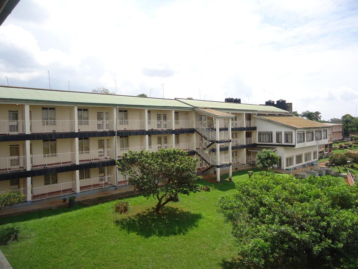 Brisk Hotel Triangle Njeru Экстерьер фото