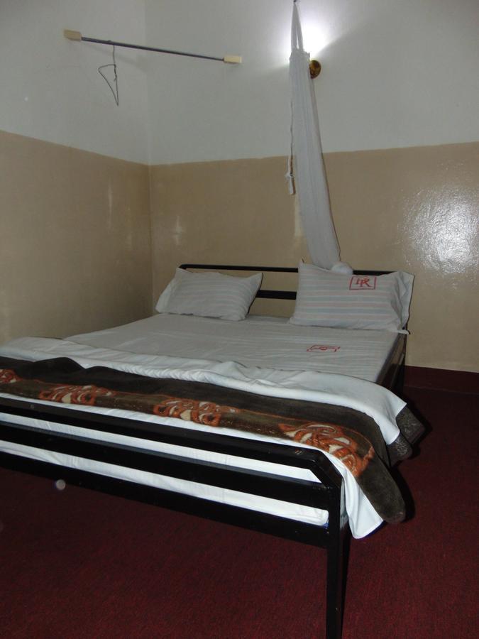 Brisk Hotel Triangle Njeru Экстерьер фото