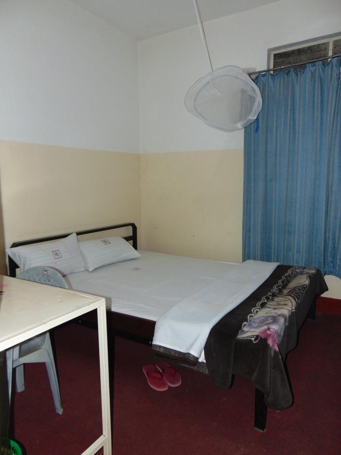 Brisk Hotel Triangle Njeru Экстерьер фото