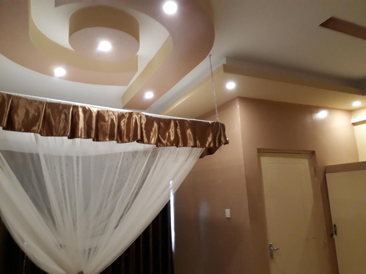 Brisk Hotel Triangle Njeru Экстерьер фото
